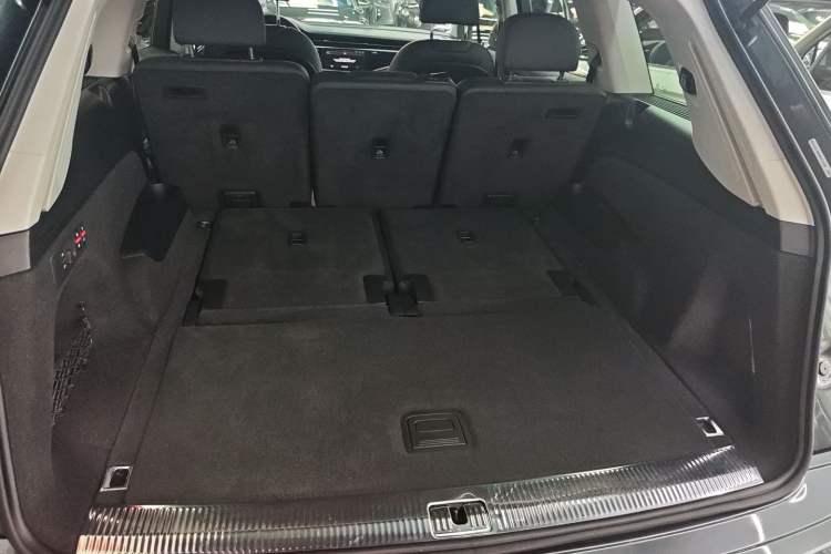 Used Audi Q7 2021 55 TFSI quattro S line Sport model