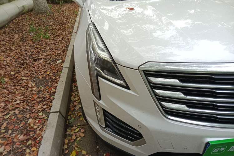 Used Cadillac XT5 2018 28T Four-Wheel Drive Luxury Model Right Front Headlight