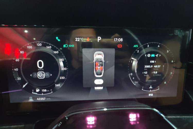 Used Lynk & Co 09 2021 2.0T Halo Six-Seater
