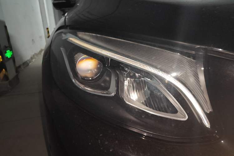 Used Mercedes-Benz GLC 2018 Facelift GLC 260 4MATIC Luxury Edition
