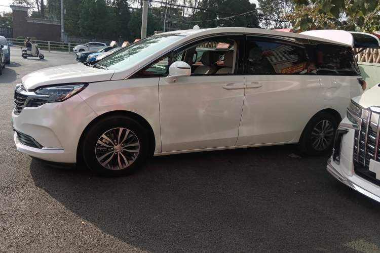 Used Buick GL8 2022 ES Landtrek 653T Comfort Edition