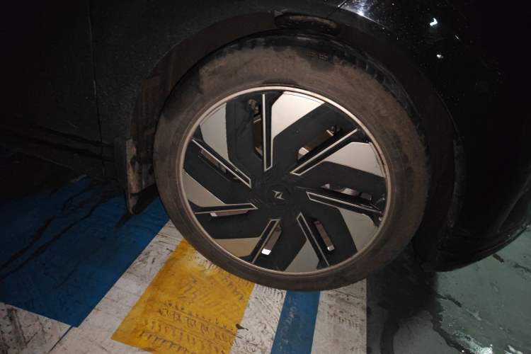 Used Dongfeng eπ eπ008 2024 210Max Range-Extended Version 6 Seats
