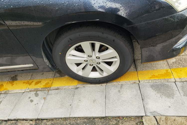 Used Nissan Teana 2011 2.5L XL Advanced Edition Right Front Wheel Hub