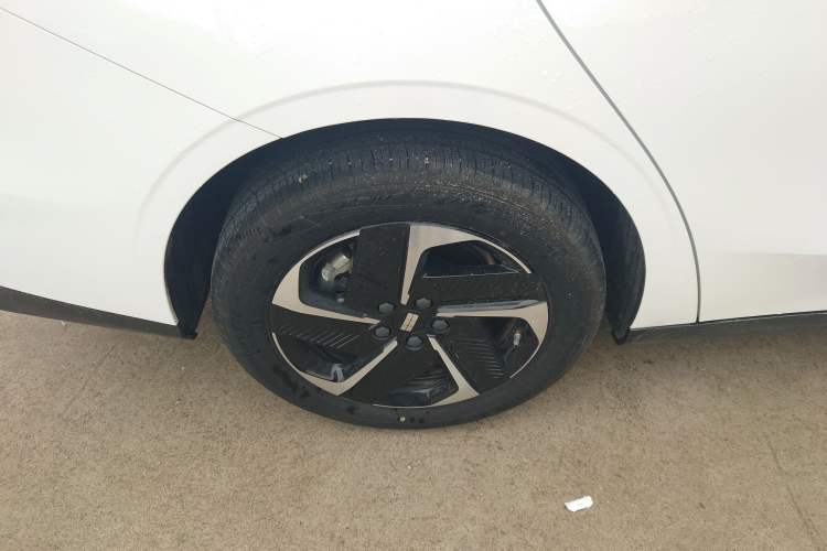 Used Geely Galaxy L6 2023 125km MAX