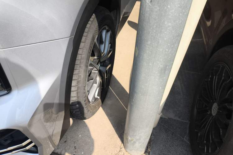 Used GAC Trumpchi GS8 2022 Linghang Series 2.0 TGDI Two-Wheel-Drive Luxury Smart Connectivity Version (7 Seats) Left Front Wheel Hub