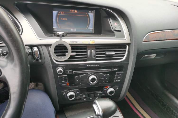 Used Audi A4L 2016 35 TFSI Automatic Comfort Model Audio And AC Panel