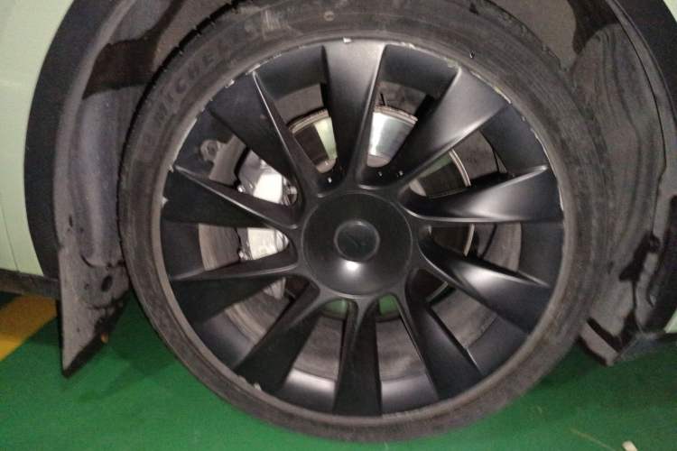 Used Tesla Model Y 2022 Long-Range All-Wheel-Drive Version