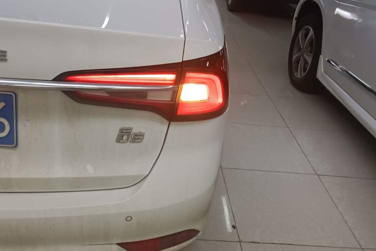 Used Roewe i5 2020 1.5L Manual 4G Connect Luxury Edition Exterior 3