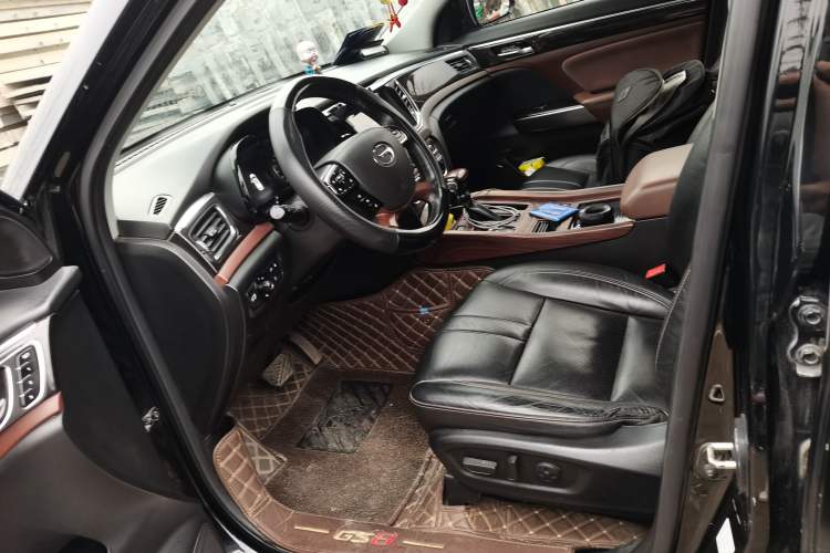 Used GAC Trumpchi GS8 2017 320T Two-Wheel Drive Luxury Smart Connectivity Version (7 Seats)
