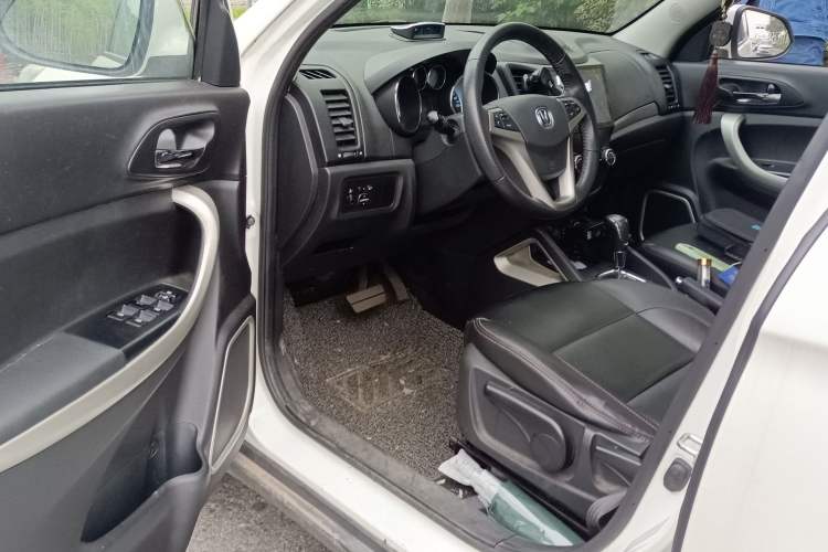 Used CHANGAN CS35 2014 1.6L Automatic Luxury Navigation Model China IV Standard Driver Seat