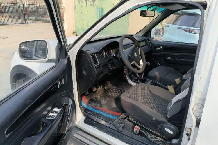 Used Foton Sapporo 2015 2.4L 2WD Comfort Edition 5235 mm Long G69S4N
