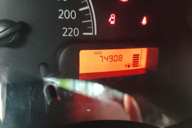 Used Nissan Sunny 2015 1.5XE Manual Comfort Edition Odometer Close Up