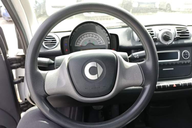 Used smart fortwo 2015 1.0 MHD Comfort Travel Edition Steering Wheel