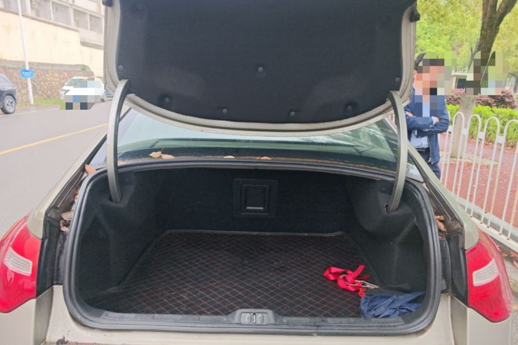 Used Citroen C5 2014 1.6T Automatic Luxury Model Trunk