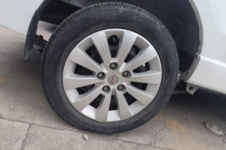 Used Jinbei Gold Hiace M Classic 2023 1.5L Travel Lion Passenger Vehicle 5/6/7 Seats