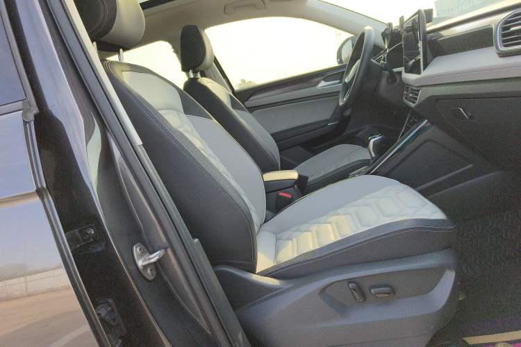 Used Volkswagen Tayron 2024 300TSI Two-Wheel-Drive Luxury Plus Advanced Version Right Front Seat