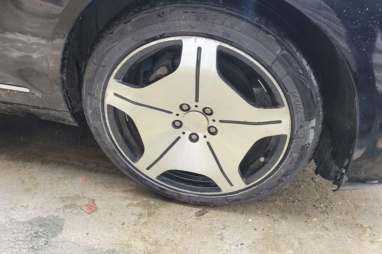 Used Mercedes-Benz S-Class 2011 S 350 L CGI Right Front Wheel Hub