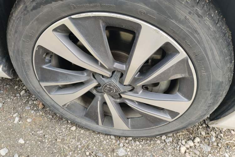Used Peugeot 408 2022 1.6T Light-Chasing Edition Right Front Wheel Hub