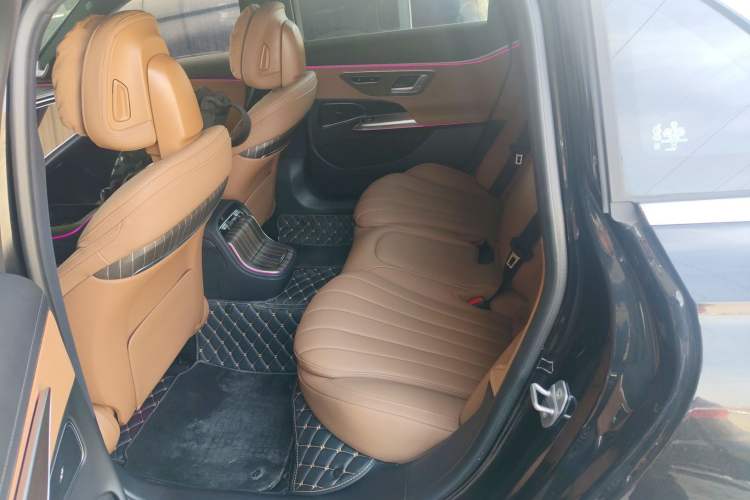 Used Mercedes-Benz E-Class New Energy 2024 E 350 e L Plug-in Hybrid Sedan Left Rear Seat