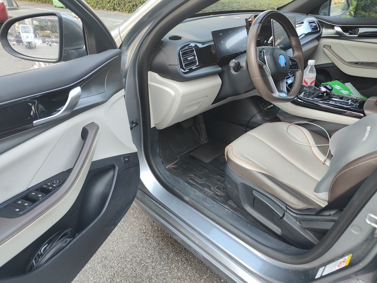 BYD Qin PLUS 2023 Champion Edition DM-i 120KM Leading Model — снимка 16