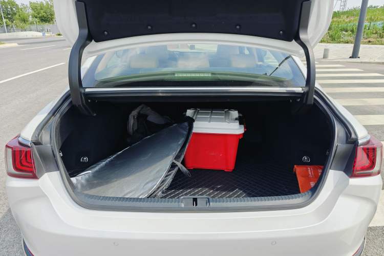 Used Lexus ES 2023 200 Excellence Edition
