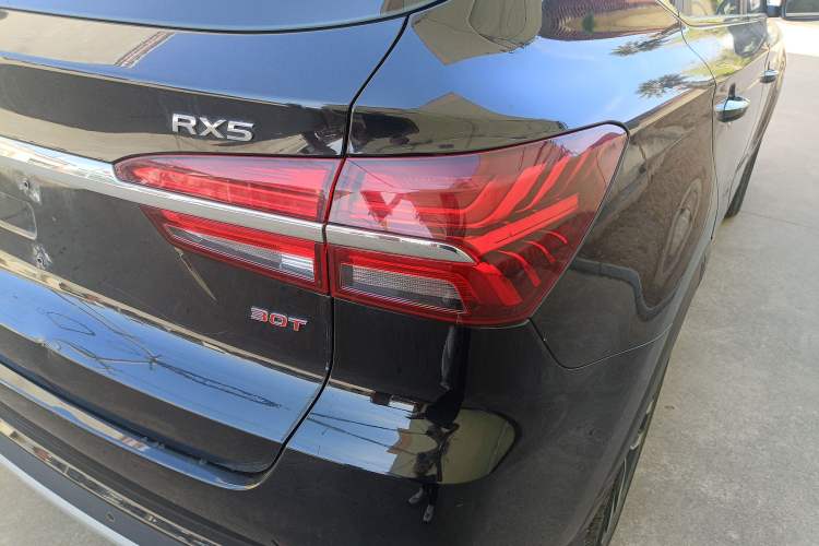 Used Roewe RX5 2016 30T Two-Wheel Drive Automatic Internet Smart Edition
