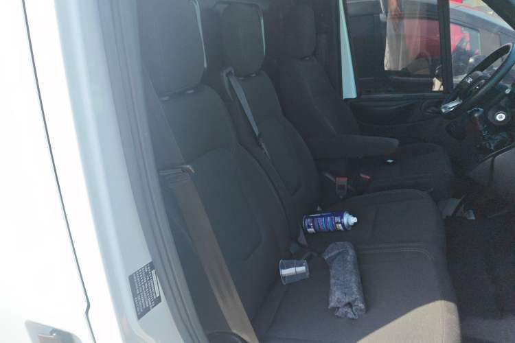 Used JMC Fushun 2022 2.0T Manual Van with Long Wheelbase Mid-Height Roof and 3 Seats
