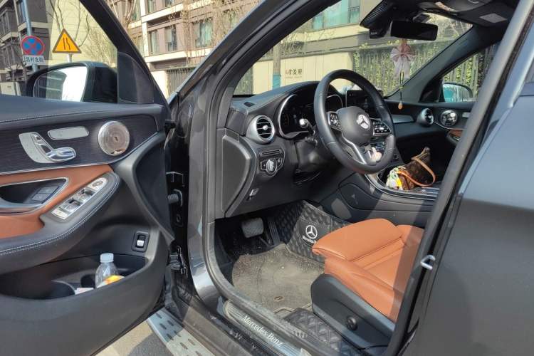 Used Mercedes-Benz GLC Coupe 2022 Refreshed GLC 300 4MATIC Coupe SUV Driver Seat