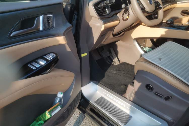 Used Denza D9 2022 DM-i 1040 Prestige Model