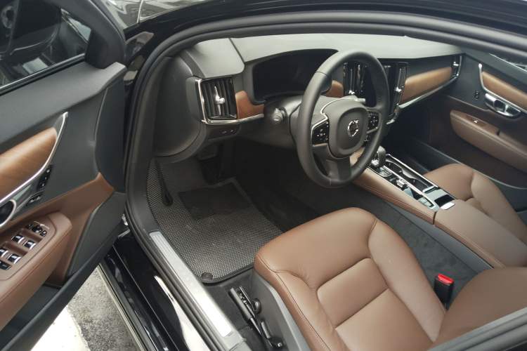 Used Volvo S90 New Energy 2025 Plug-in Hybrid Four-Wheel Drive Long-Range Zhiyi Luxury Edition Driver Seat