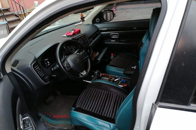 Used Mitsubishi Outlander 2021 2.0L Two-Wheel Drive Comfort Edition 5 Seats Left Front Seat