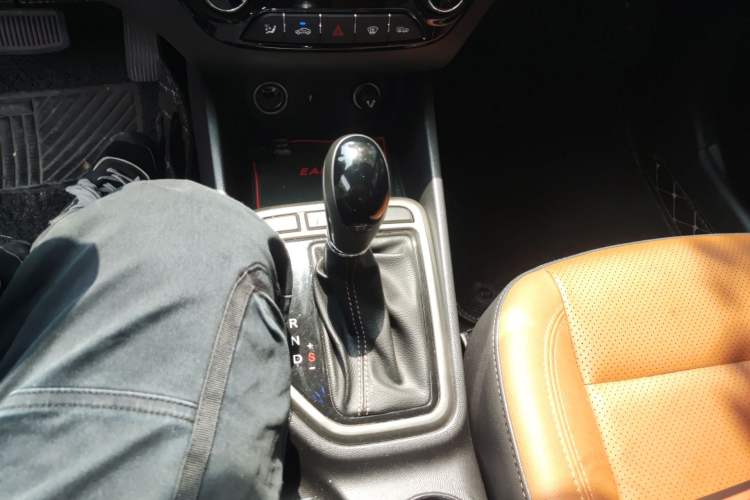 Used CHANGAN Eado 2016 1.6L GDI Automatic JingShang Model Gear Lever