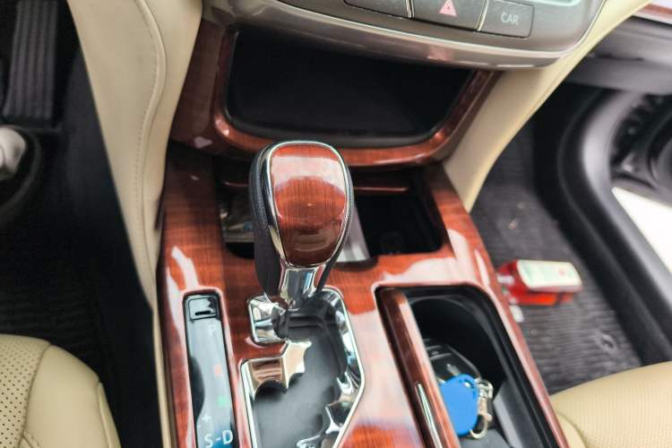 Used Toyota Crown 2015 2.0T Fashion Edition Gear Lever