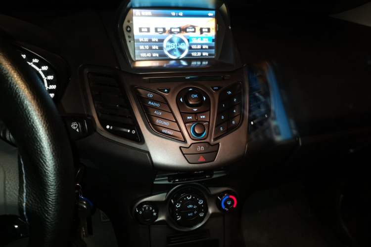 Used Ford Fiesta 2013 Sedan 1.5L Manual Fashion Edition Audio And AC Panel