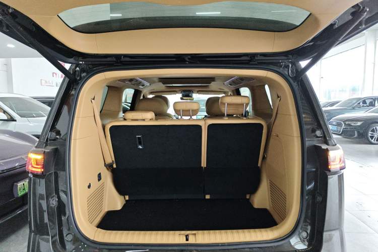 Used VOYAH Dream 2025 PHEV Four-Wheel-Drive Flagship Kunpeng Edition Trunk