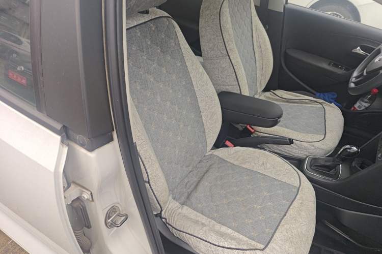 Used Volkswagen Polo 2014 1.6L Automatic Comfort Edition Right Front Seat