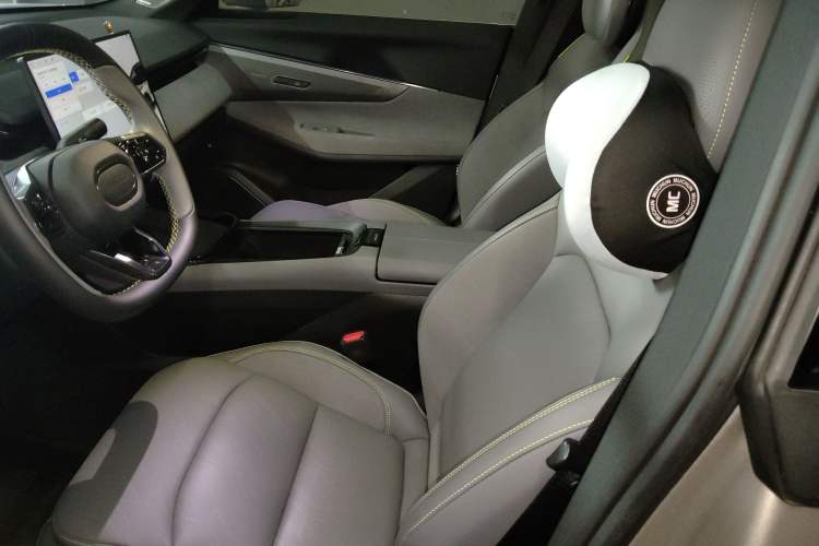 Used Lynk & Co 08 EM-P 2023 120km Long-Range Halo Left Front Seat