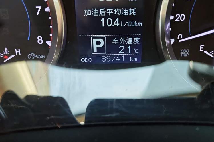 Used Toyota Highlander 2018 2.0T Four-Wheel Drive Elite Edition 7 Seats China VI Standard Odometer Close Up