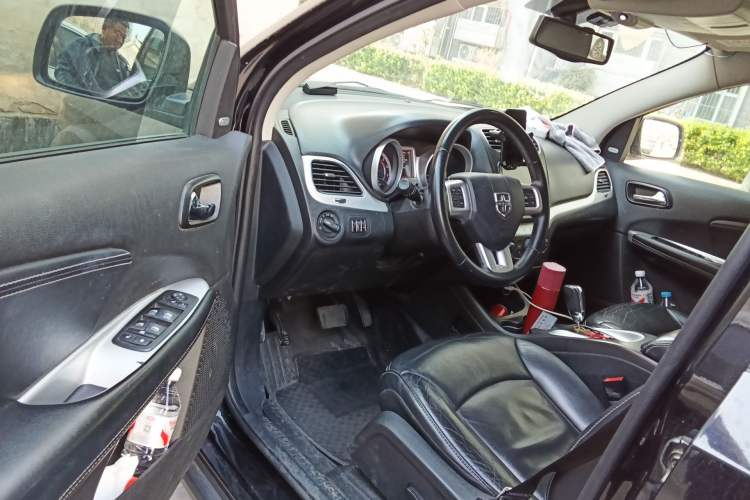 Used Dodge Journey 2013 2.4L Two-Wheel Drive Luxury Version