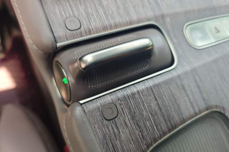 Used Nio ES7 2022 75 kWh Gear Lever