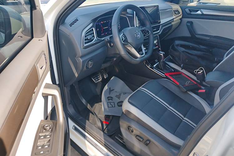 Used Volkswagen T-ROC 2023 300TSI DSG Two-Wheel-Drive Chen Guang Edition Driver Seat