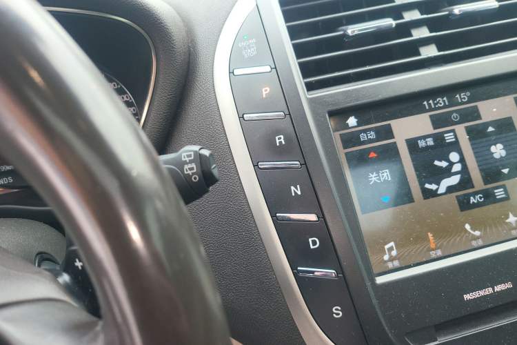 Used Lincoln MKC 2017 2.0T Two-Wheel-Drive Luxury Edition Gear Lever