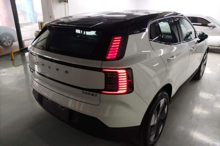 Used Volvo EX30 2025 Rear-Drive Long-Range Plus Model