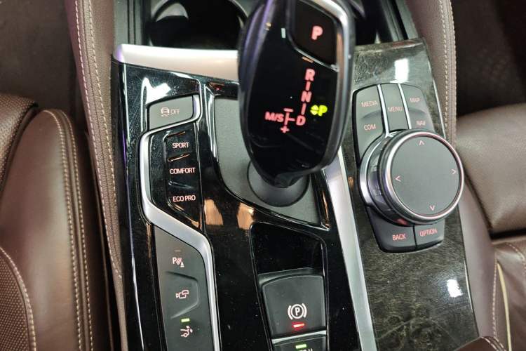 Used BMW 6 Series GT 2018 640i xDrive M Sport Package
