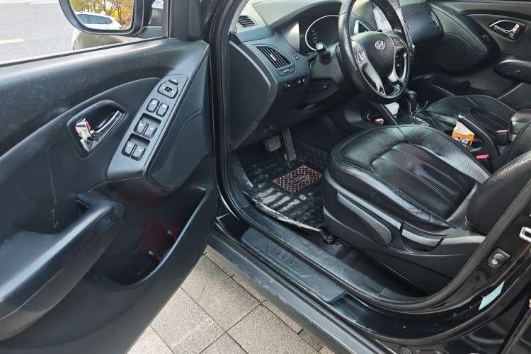 Used Hyundai ix35 2012 2.0L Automatic Two-Wheel Drive Elite Edition GLS
