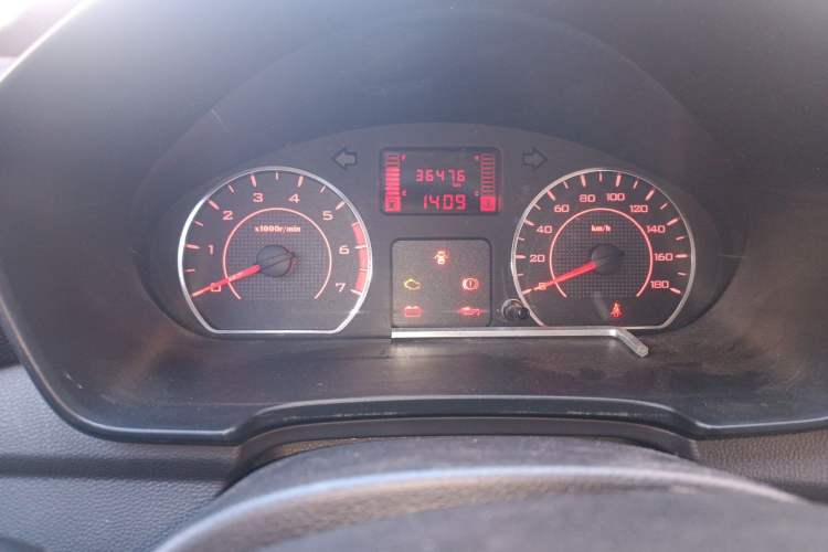 Used Wuling Hongguang V 2022 1.5L Jingqu Edition Electric-Assist LAR Odometer Close Up