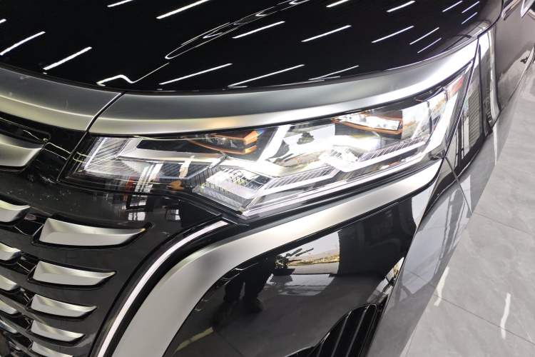 Used Denza D9 2024 DM-i 980 Four-Wheel Drive Prestige Model
