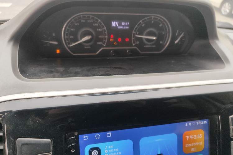 Used SAIC MAXUS Xintu V80 2019 2.5T Classic Model AMT Aoyuntong Long Wheelbase Mid-Roof 7-Seater
