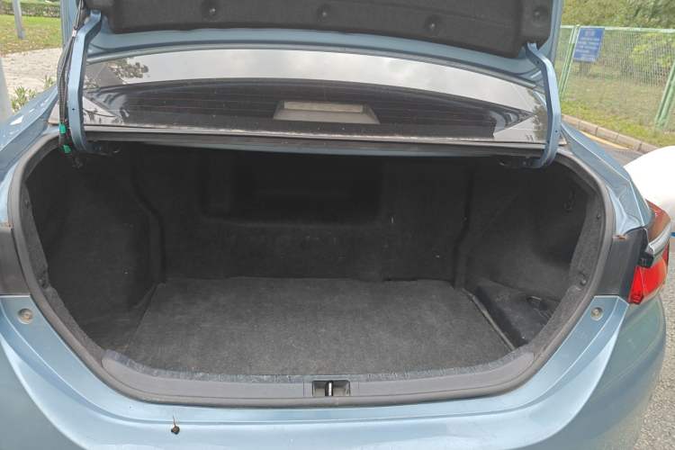 Used Toyota Corolla 2018 Dual-Engine 1.8L E-CVT Smart Edition Trunk