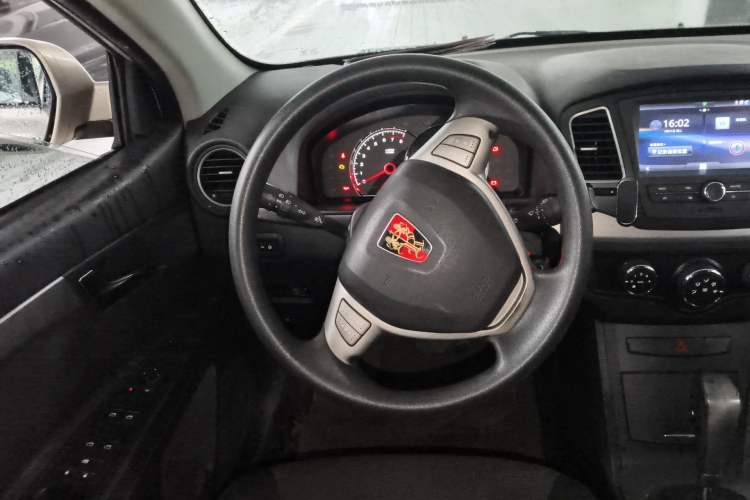 Used Roewe 350 2012 1.5L Automatic New Year Special Value Edition Steering Wheel